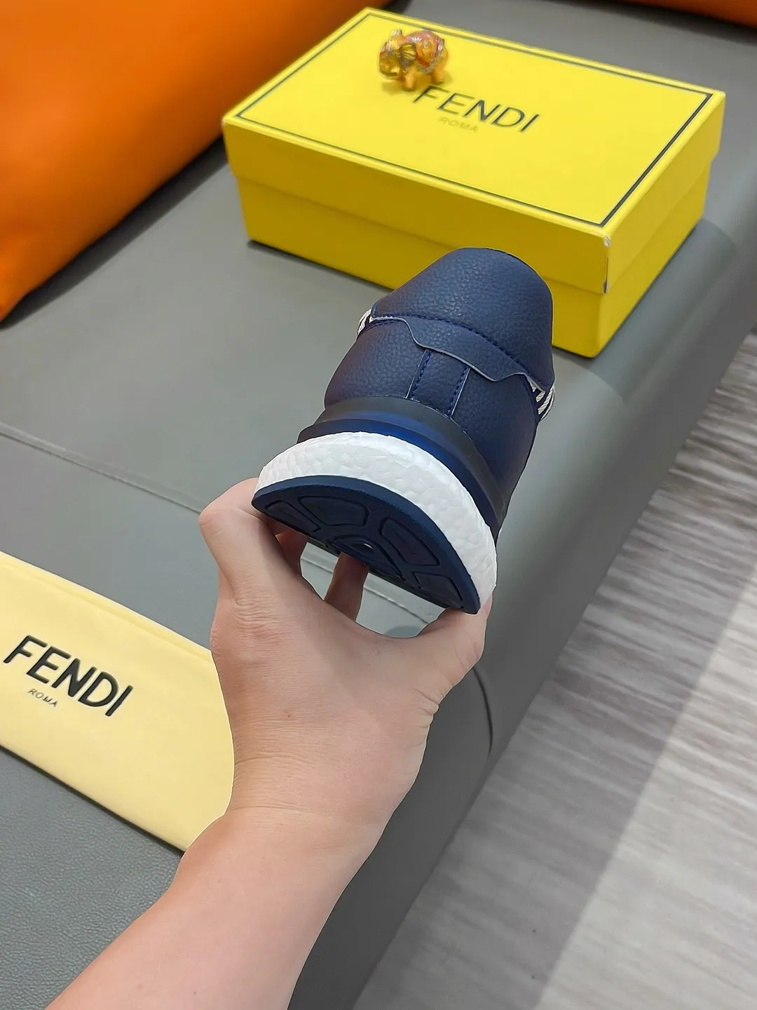 Men's shoes FENDI "Fendi" P440 Regular size: 38-44 (casual shoes) Product materials: Selected cowhide upper, soft sheepskin lining; original outsole.